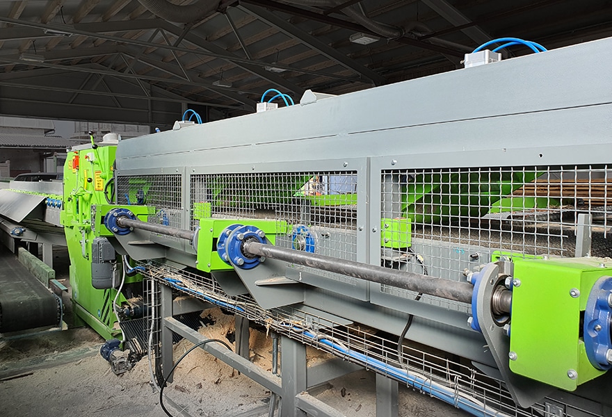 Automatic board edger - infeed for boards